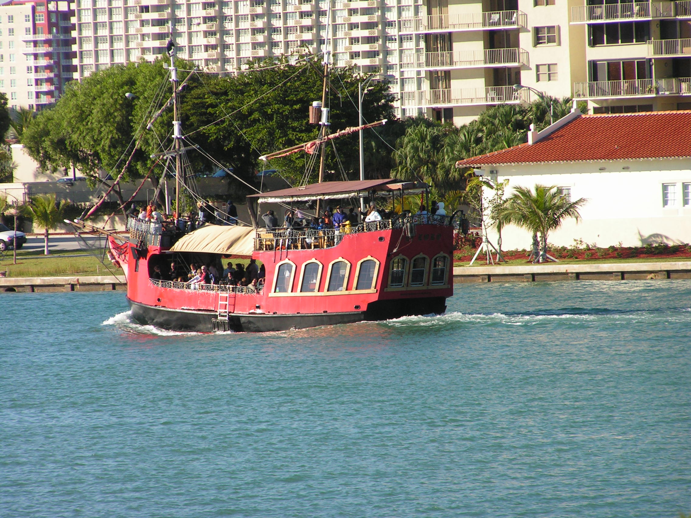 ./2006/Christmas/Parrot Jungle/PICT0327.JPG